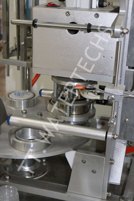 เครื่องบรรจุน้ำถ้วย6หลุมกึ่งอัตโนมัติ