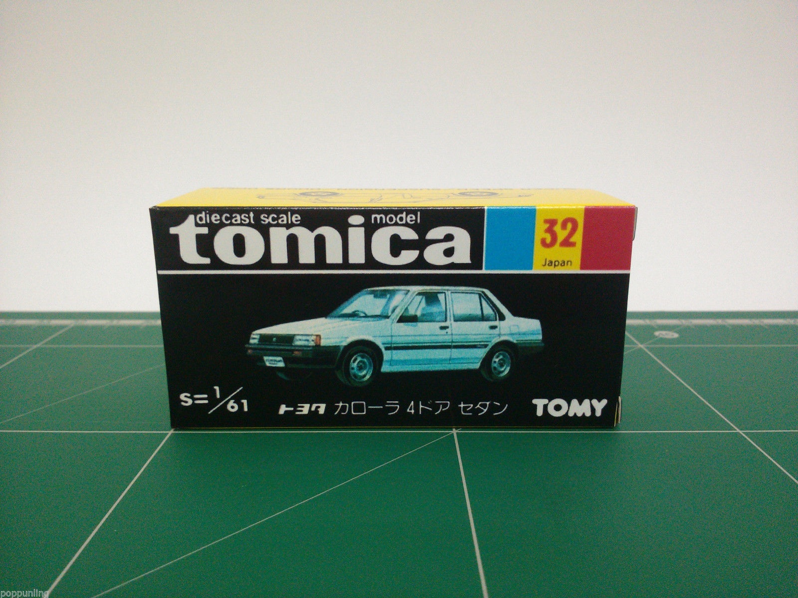 กล่องพิมพ์ Reproduction Box สำหรับ Tomica Black Box No.32 Toyota Corolla 4door Sedan (กล่องเปล่า, ไม่มีรถ)