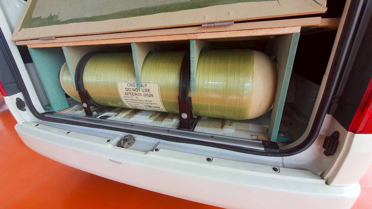 TOYOTA COMMUTER 2.7 CNG M/T 2012