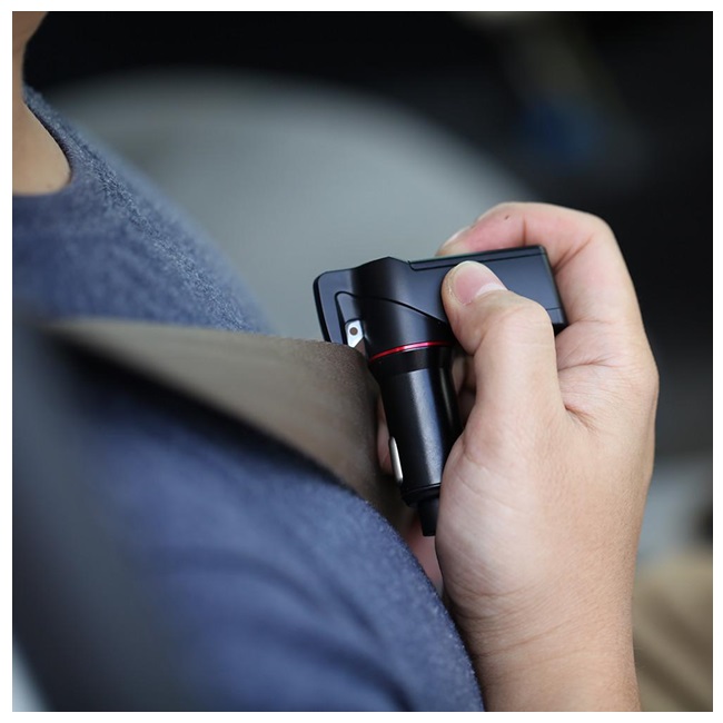 อุปกรณ์ช่วยชีวิตพร้อมที่ชาร์จมือถือในรถยนต์ยี่ห้อ Stinger