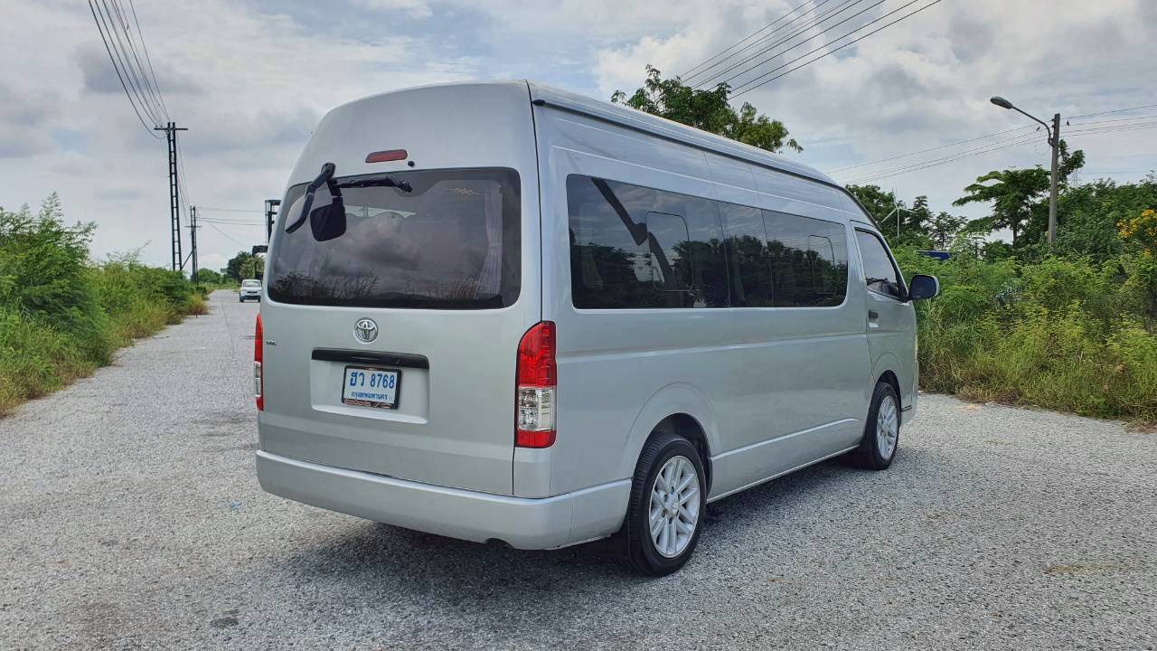 TOYOTA COMMUTER 3.0 A/T 2016