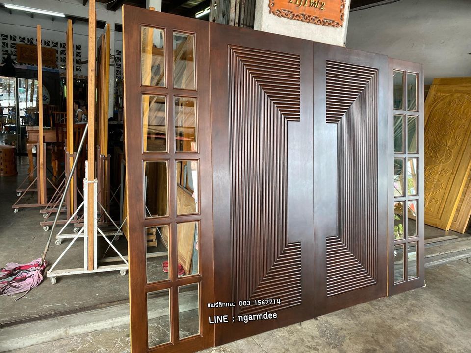 ประตูไม้สักบานคู่