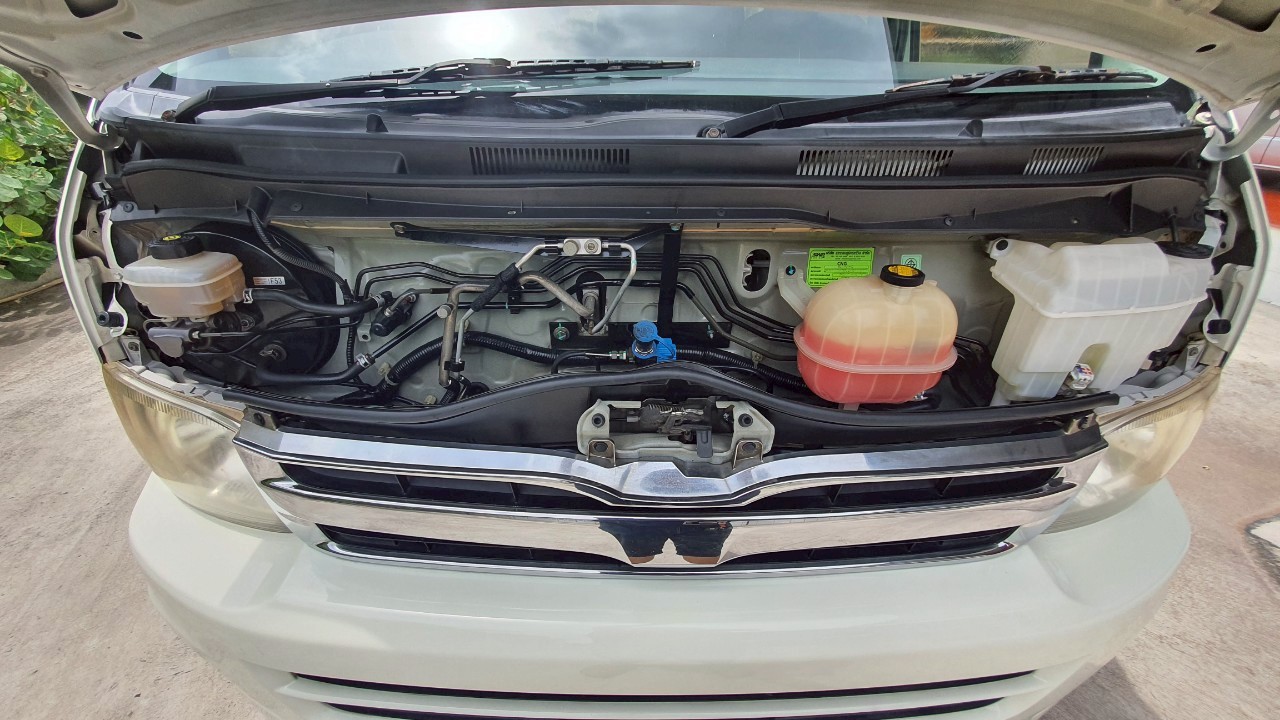 TOYOTA COMMUTER 2.7 CNG M/T 2012