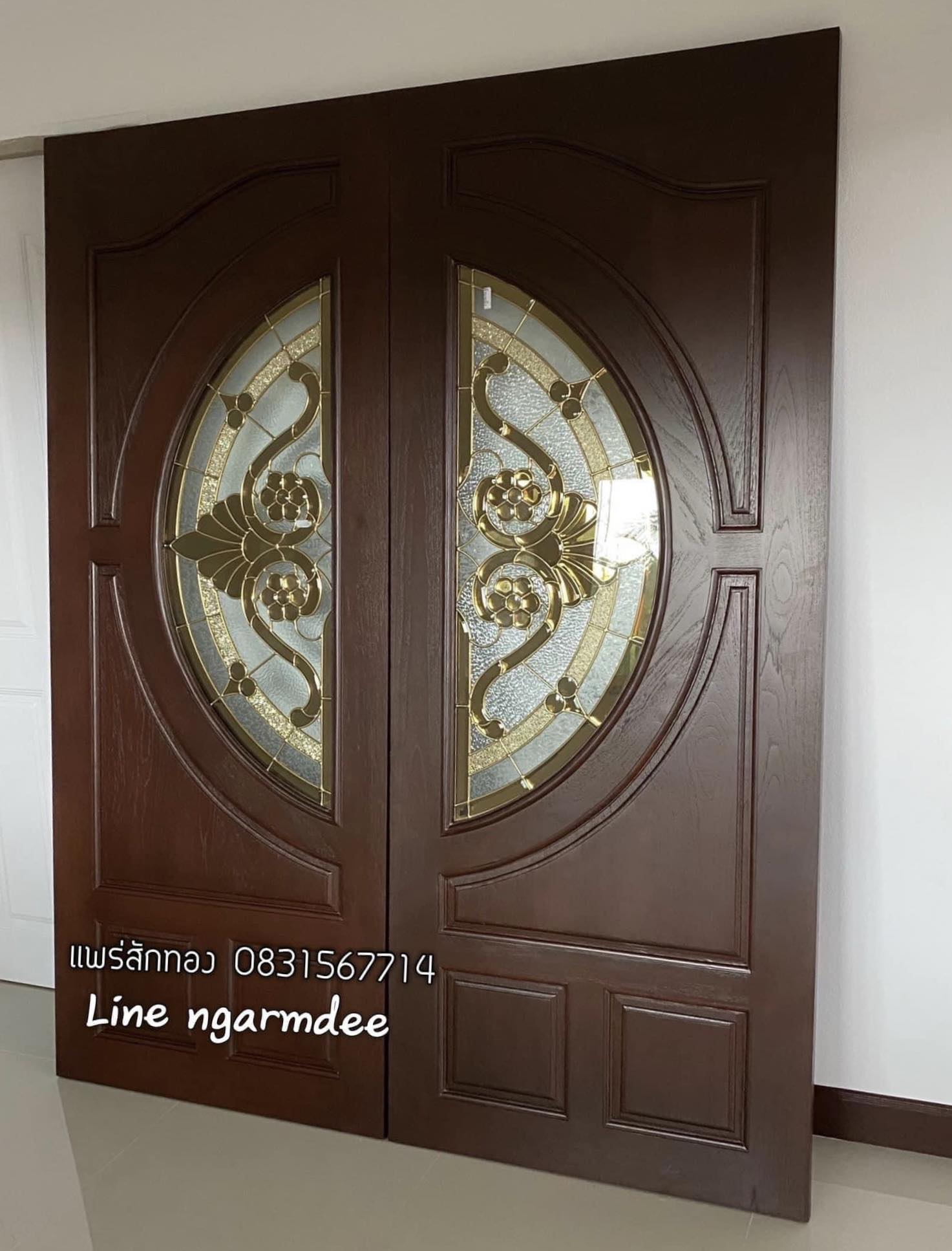 ประตูไม้สัก