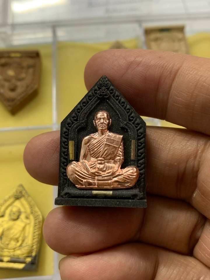 พระผงรูปเหมือน พิมพ์ห้าเหลี่ยม รุ่น ทองเหนือดวง หลวงพ่อทอง วัดบ้านไร่ ปี 2565 (พร้อมส่ง ยกลังซีนเดิม ของเเถมครบ)