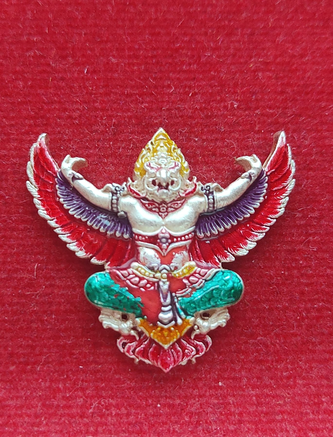 องค์พญาครุฑ รุ่นเปิดขุมทรัพย์ เนื้อเงินลงยาพิมพ์ใหญ่ เลข 777