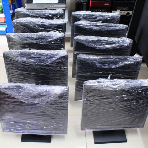 จอคอมพิวเตอร์ LCD 17นิ้ว(คละยี่ห้อ)