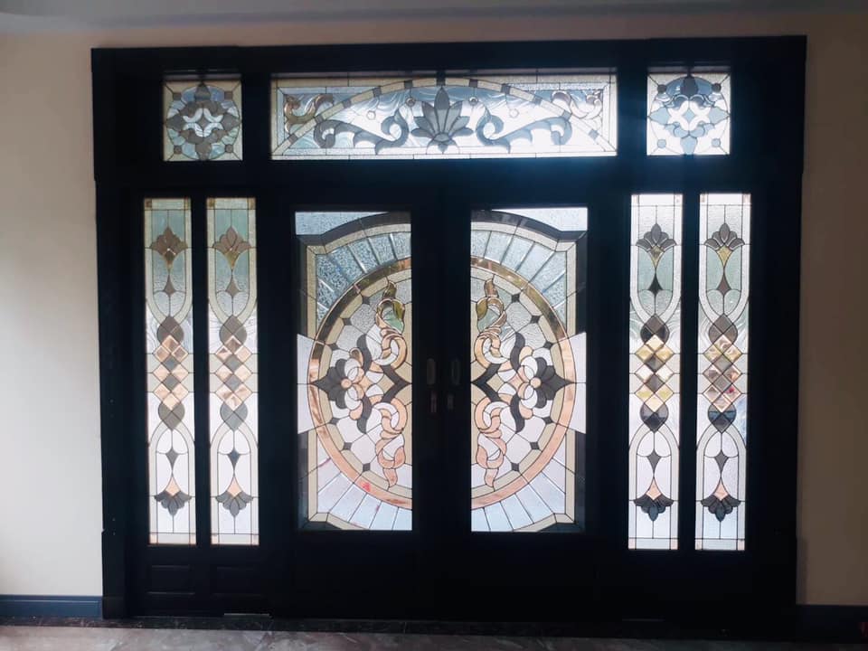 ประตูไม้สักกระจกนิรภัย