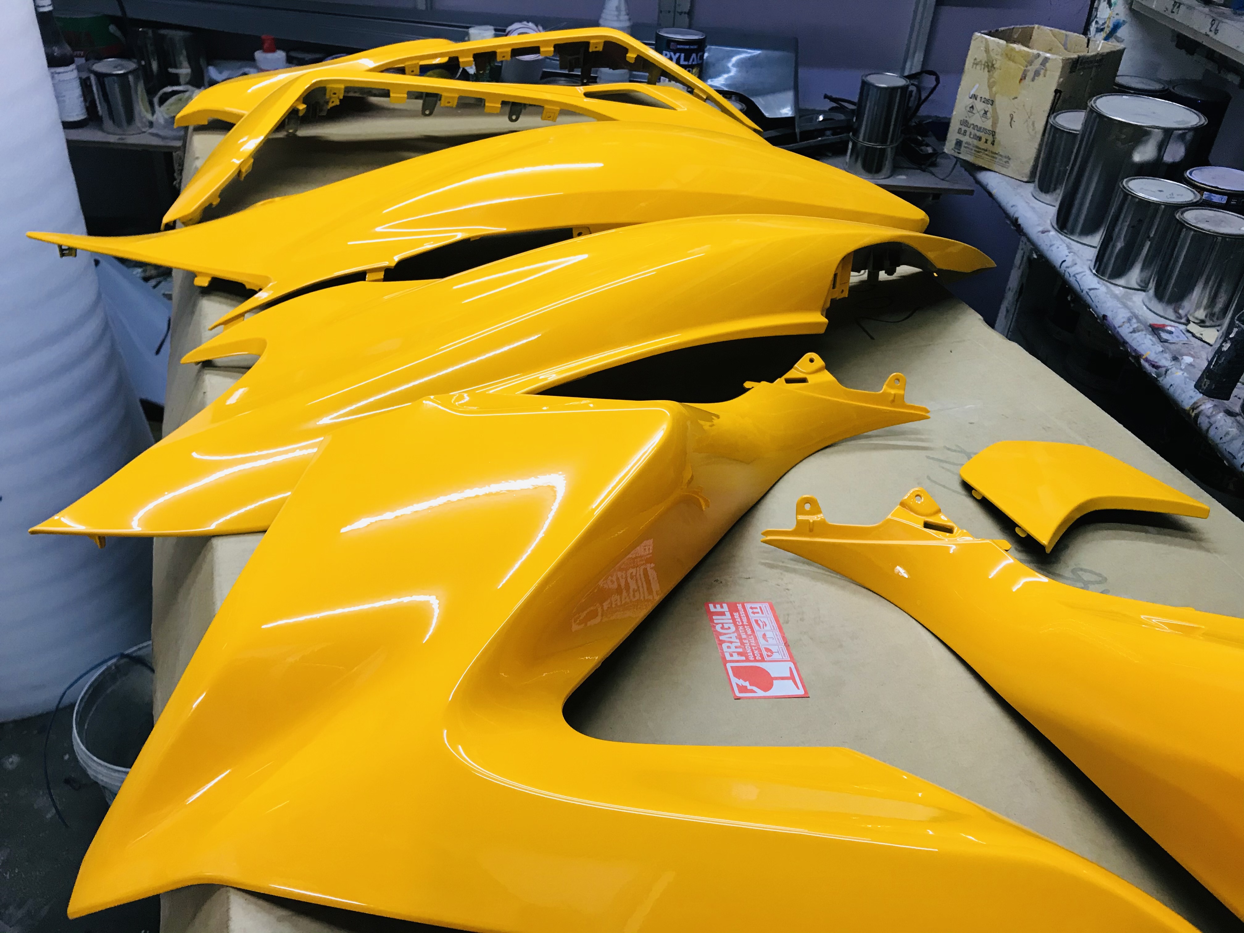 สีเหลือง อมส้ม