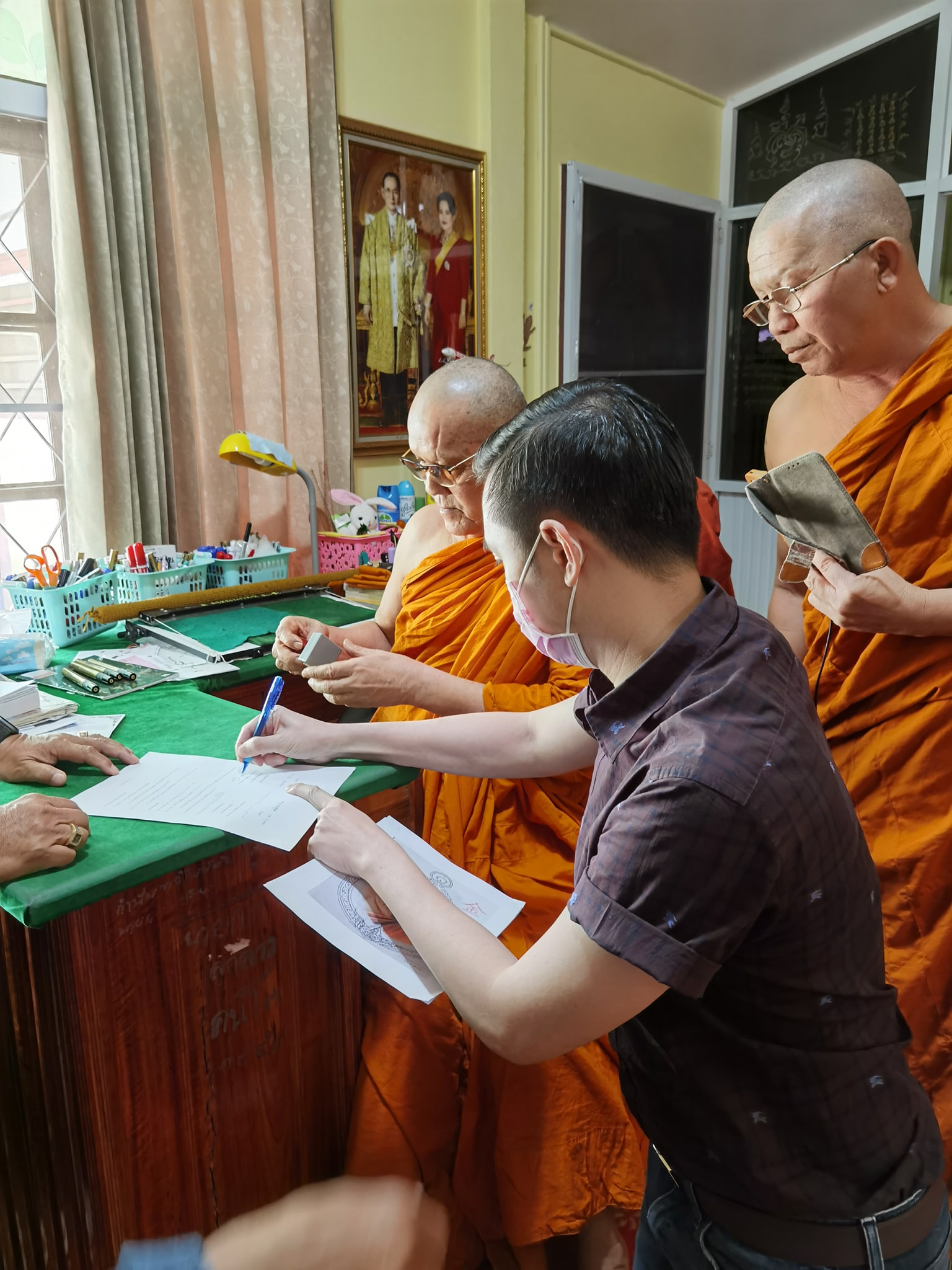 เจ้าสัวพันล้าน หลวงพ่อทอง วัดบ้านไร่
