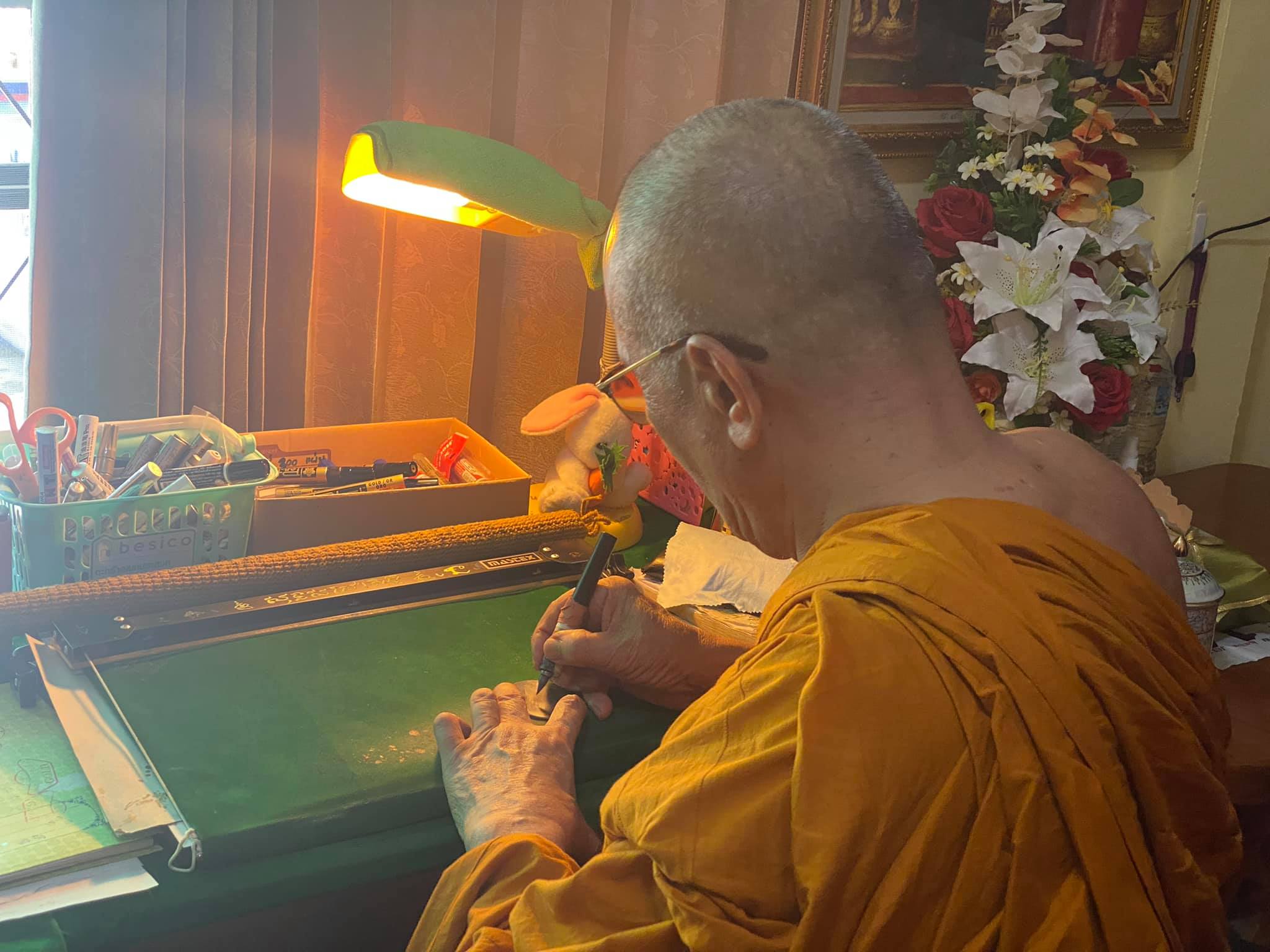 เหรียญ 5แชะ หลวงพ่อทอง ลุ้นเนื้อ