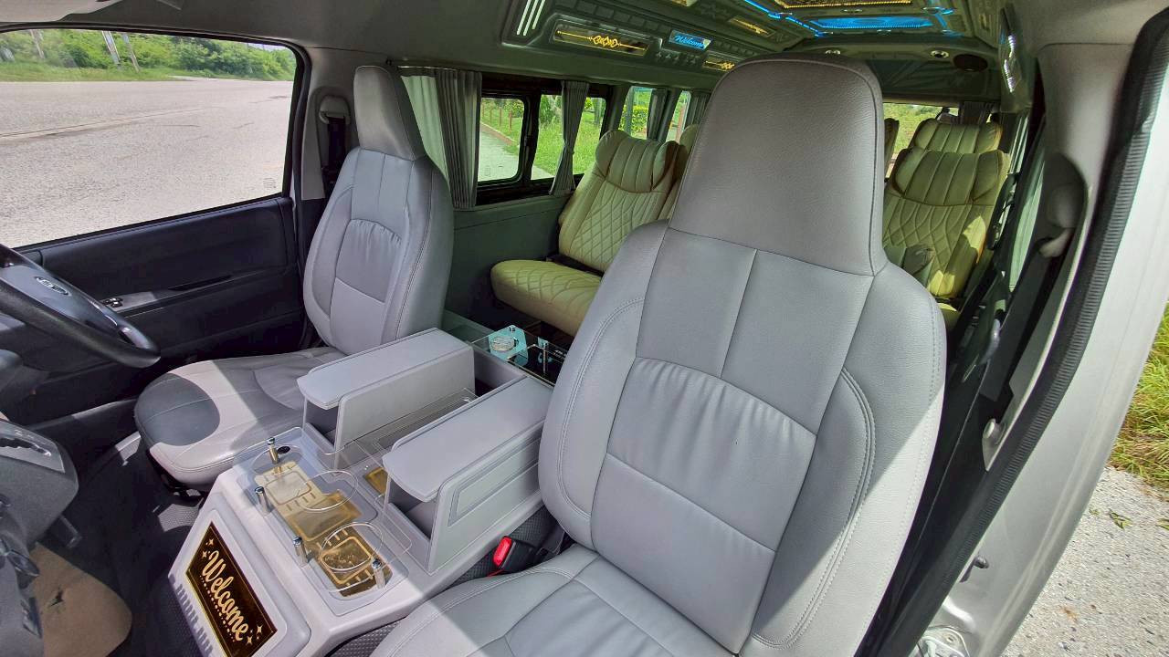 TOYOTA COMMUTER 3.0 A/T 2016