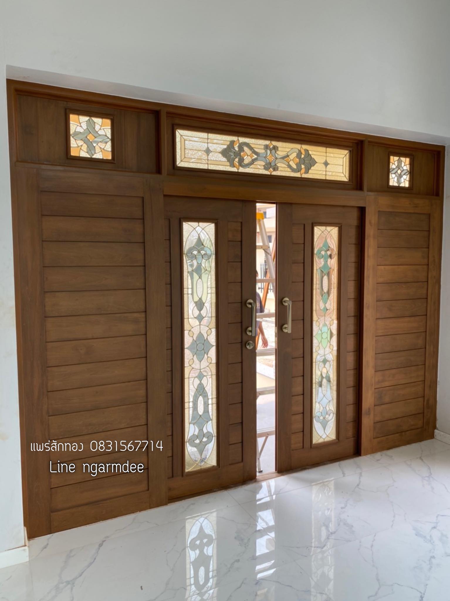 ประตูไม้สักกระจกนิรภัย