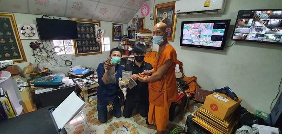 พระปิดตาจัมโบ้ปลดหนี้ รวยชนะจน หลวงปู่บุดดา ทีม 11 เสือ (ยกลัง) พร้อมส่ง