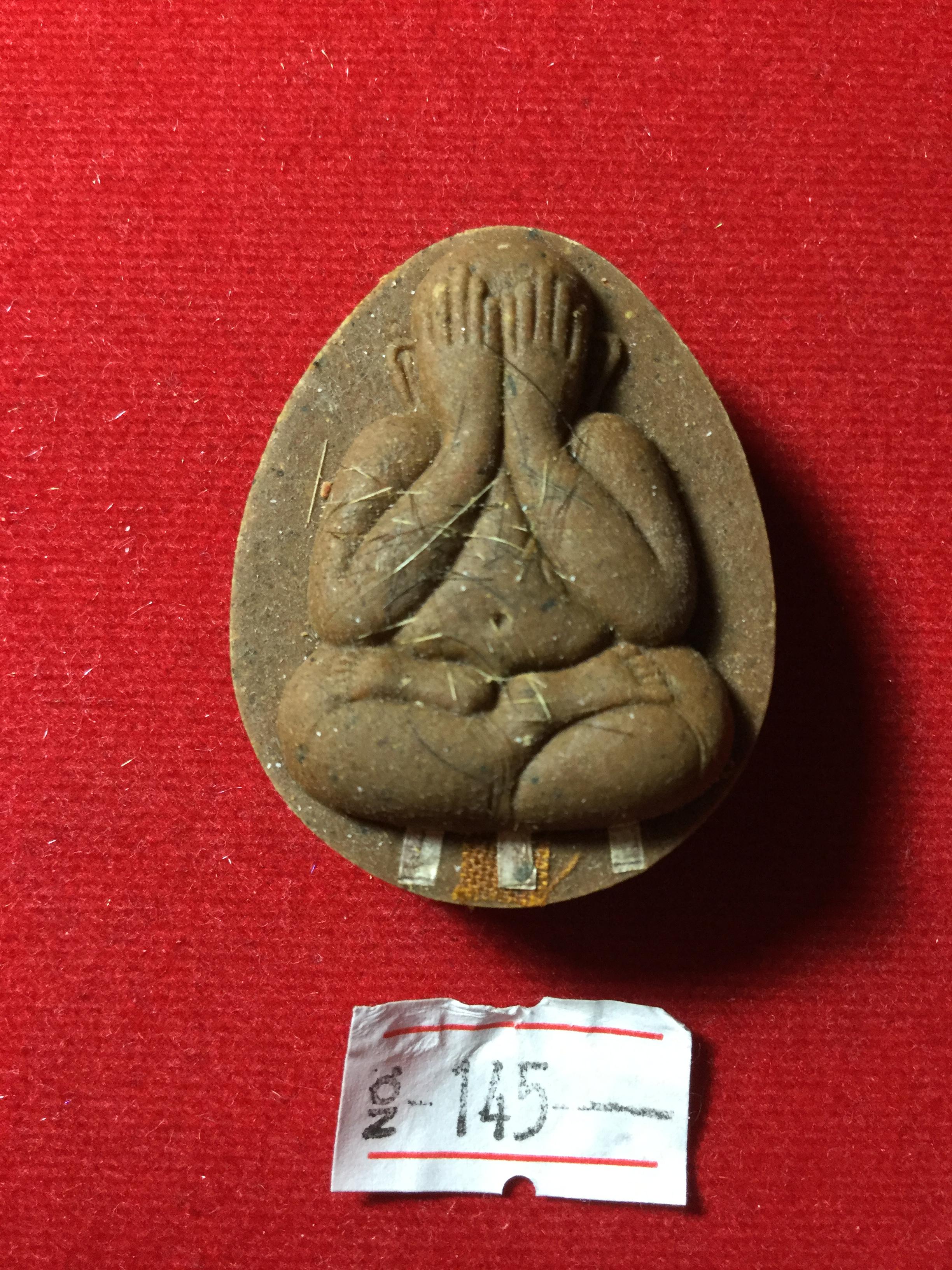 พระปิดตามหาลาภ ยันต์ดวงเศรษฐี เนื้อผงเกษร ตะกรุดเงิน 3 ดอก No.145