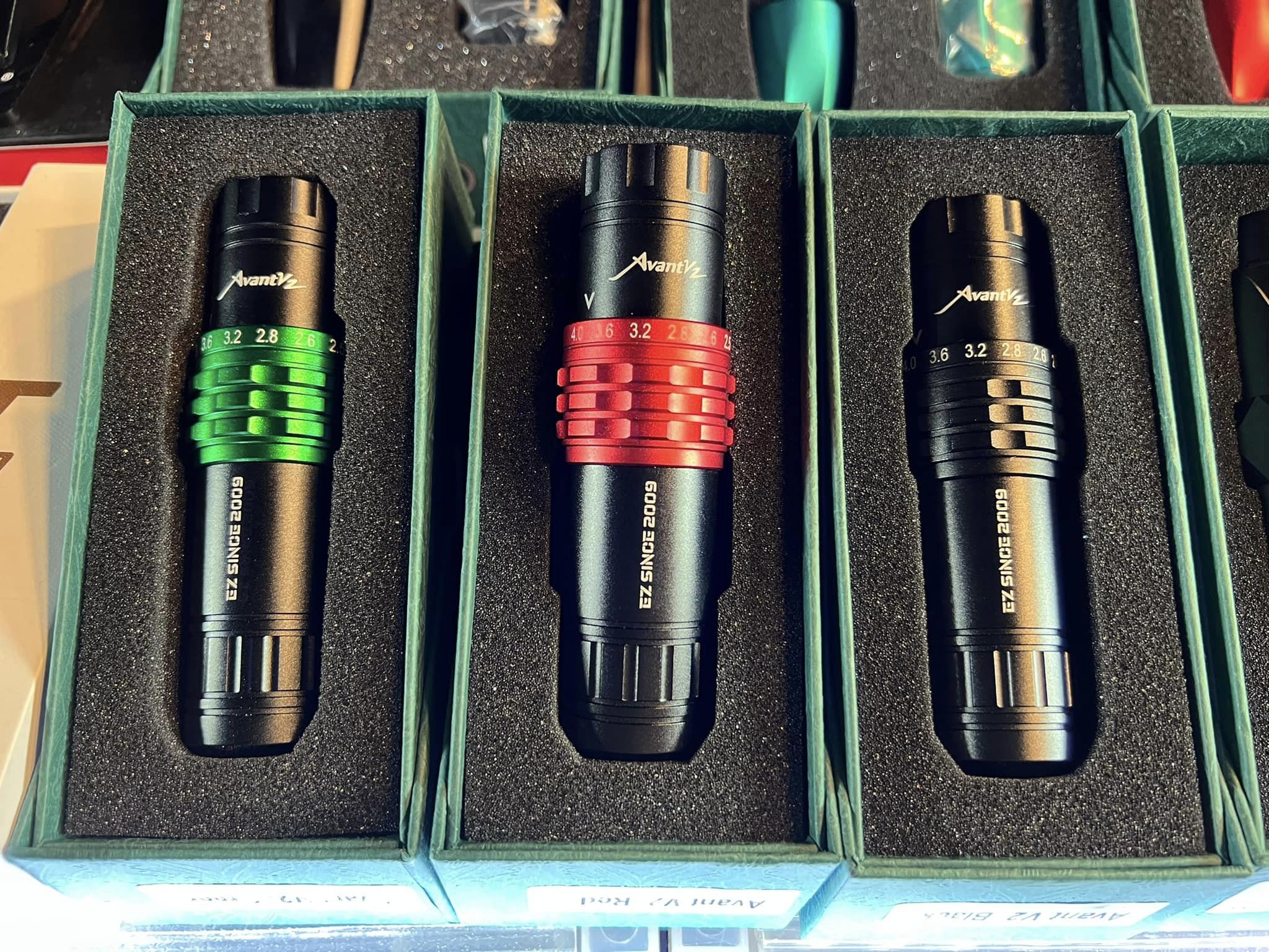 EZ เครื่องสักปากกาAvant V2 Adjustable Stroke Pen-Style Tattoo Machine BY EZ