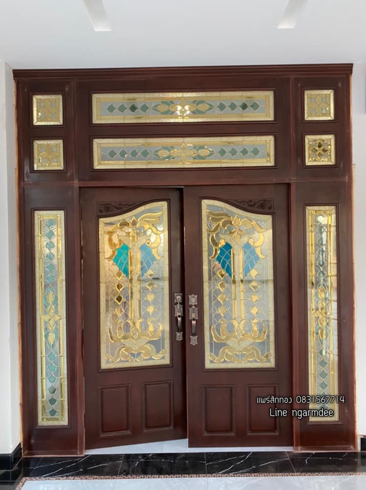 ประตูไม้สัก