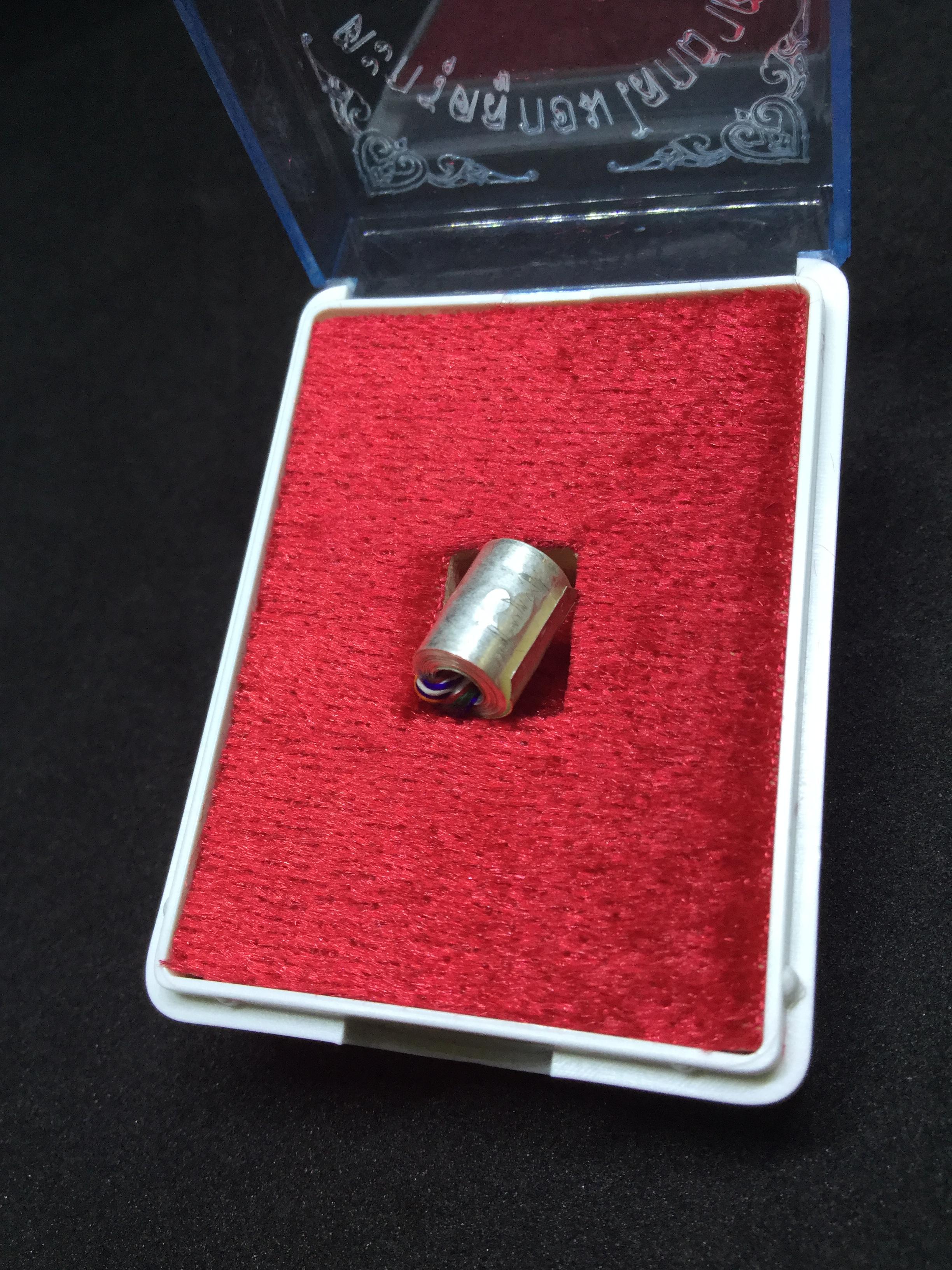 ตะกรุดโลกธาตุ เนื้อเงิน กล่องเดิมๆจากวัด