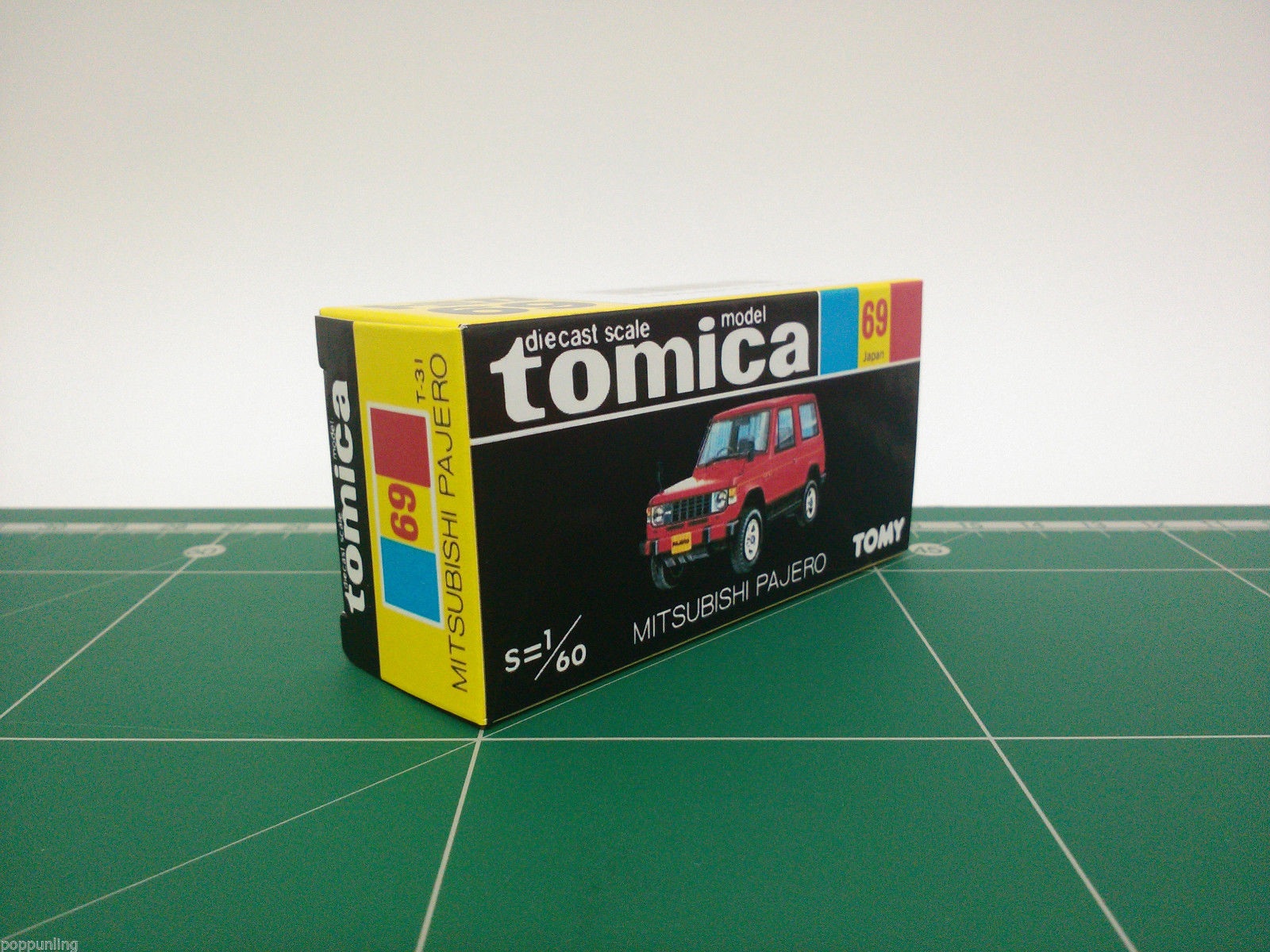 กล่องพิมพ์ Reproduction Box สำหรับ Tomica Black Box No.69 Mitsubishi Pajero (กล่องเปล่า, ไม่มีรถ)