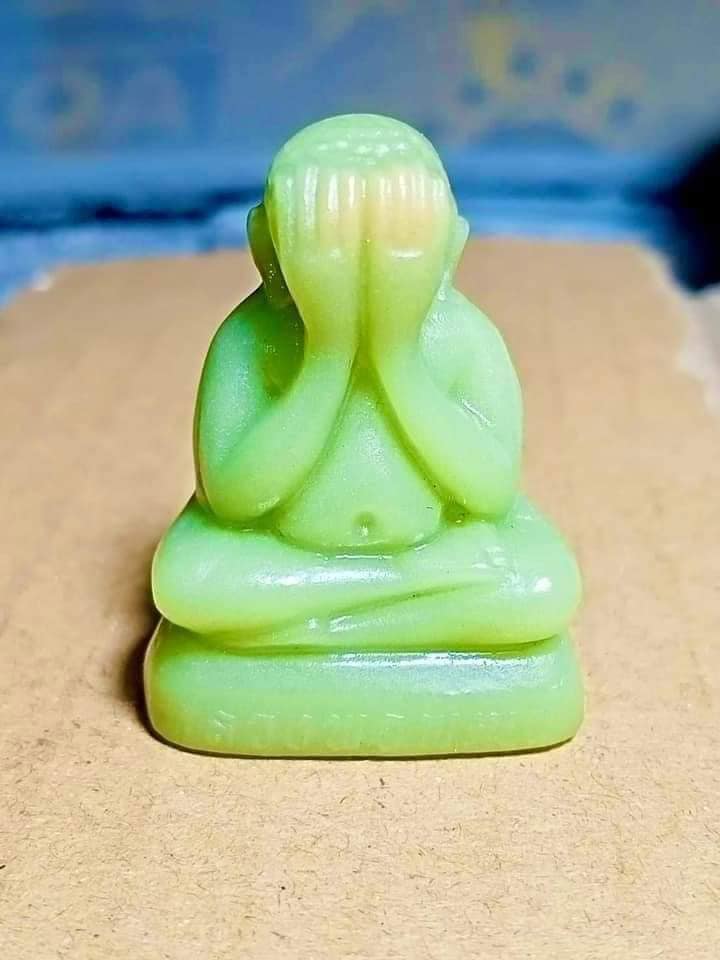 พระผงน้ำมันปิดตาตุ๊กตา(ยกลัง)พร้อมส่ง