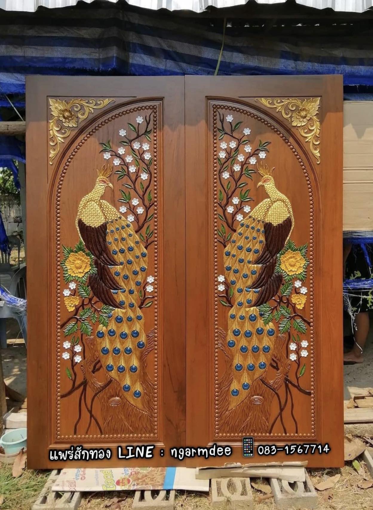 ประตูไม้สัก