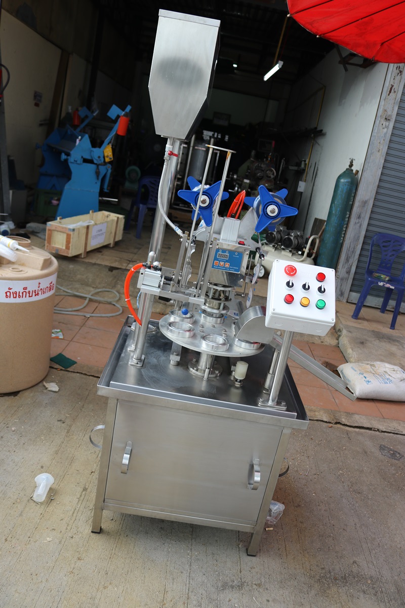 เครื่องบรรจุน้ำถ้วย6หลุมกึ่งอัตโนมัติ