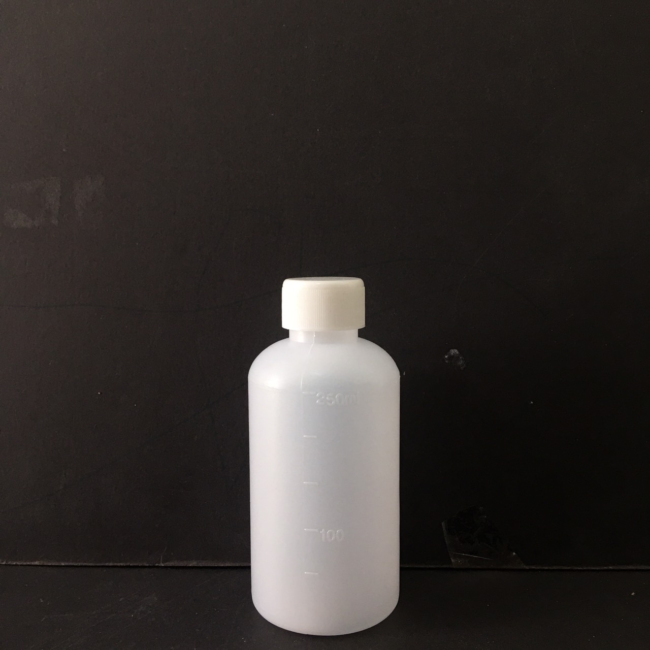 ขวดเก็บสารพลาสติก ผลิตจีน ปากแคบ 250 ml
