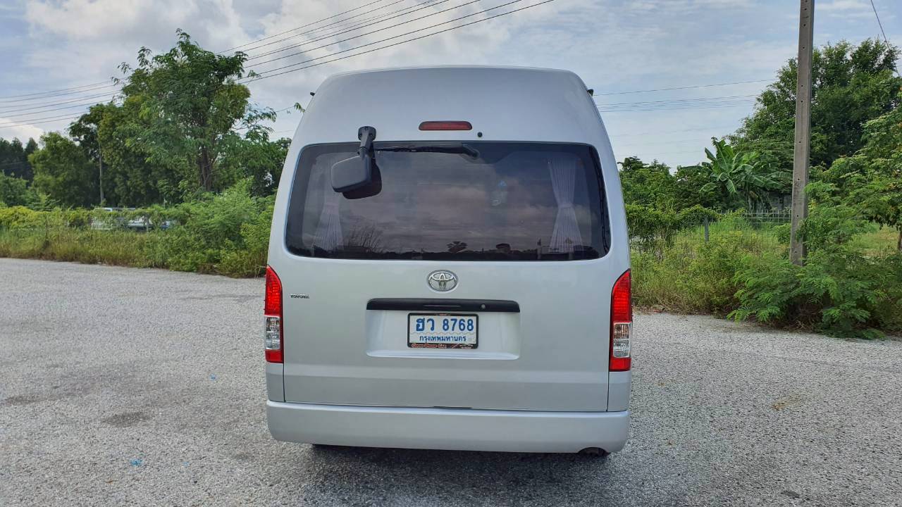 TOYOTA COMMUTER 3.0 A/T 2016