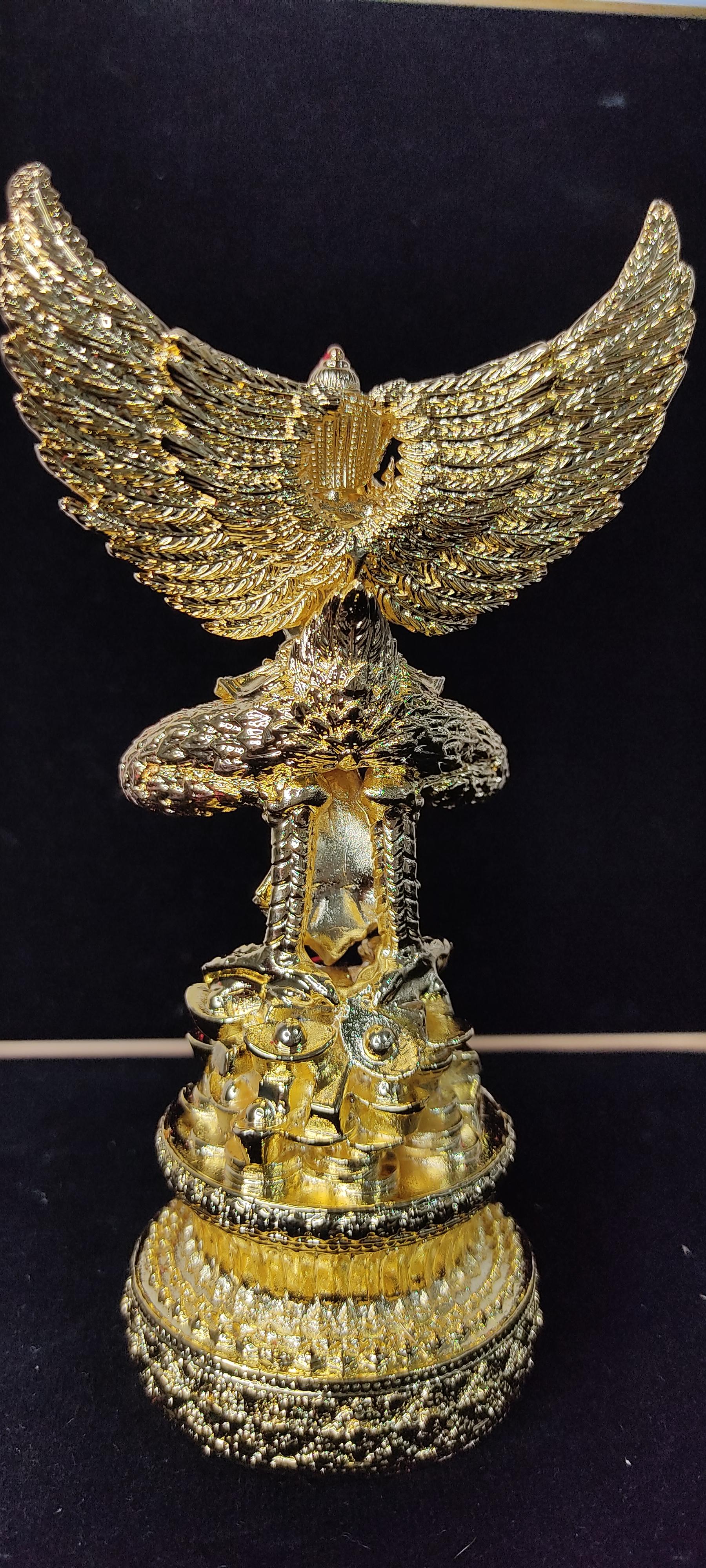 พญาครุฑรุ่นเหยียบเงินเหยียบทอง ขนาด 5.5 นิ้ว