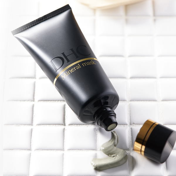 DHC Mineral Mask โคลนพอกหน้า ที่ช่วยบำรุงผิวให้ขาวกระจ่างใสขึ้น (100 g.)