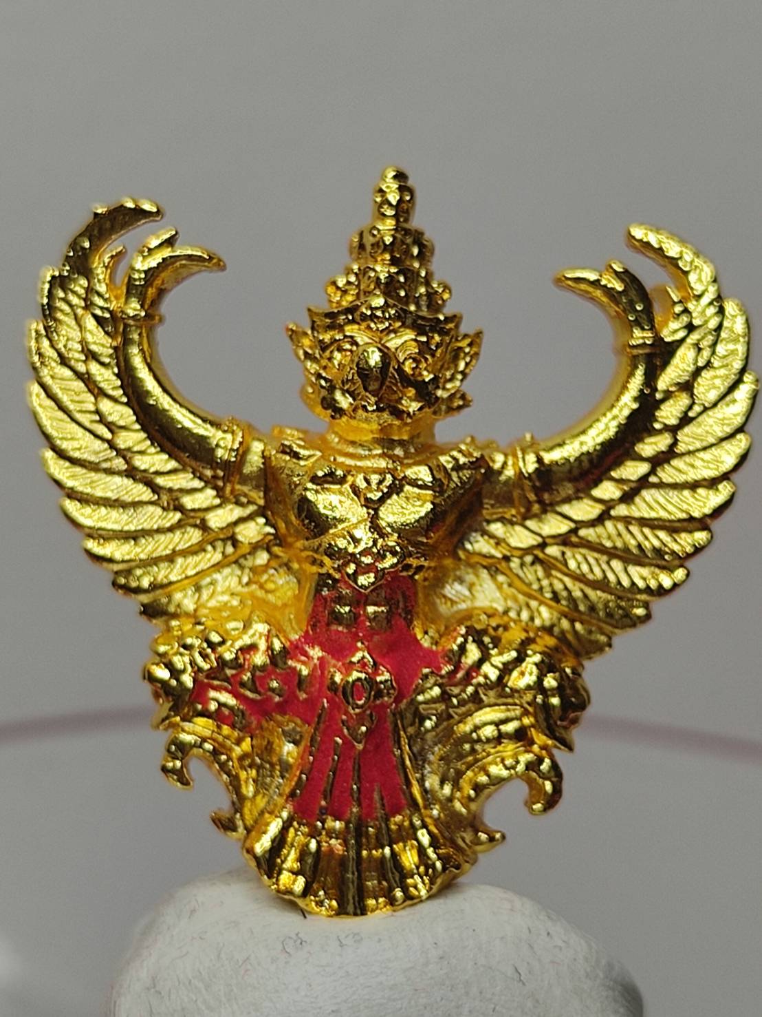 พญาครุฑ รุ่น 9 หน้ามหาเศรษฐี ปี 2553 เนื้อกะไหล่ทอง พิมพ์ใหญ่