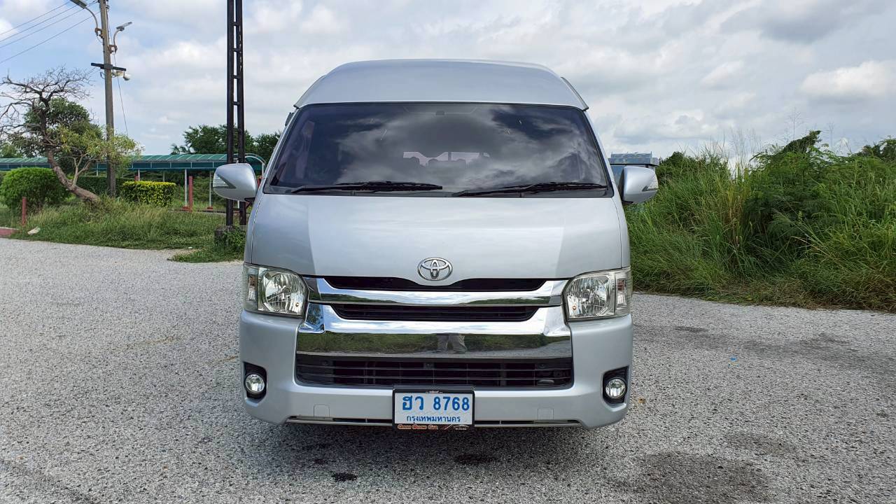 TOYOTA COMMUTER 3.0 A/T 2016