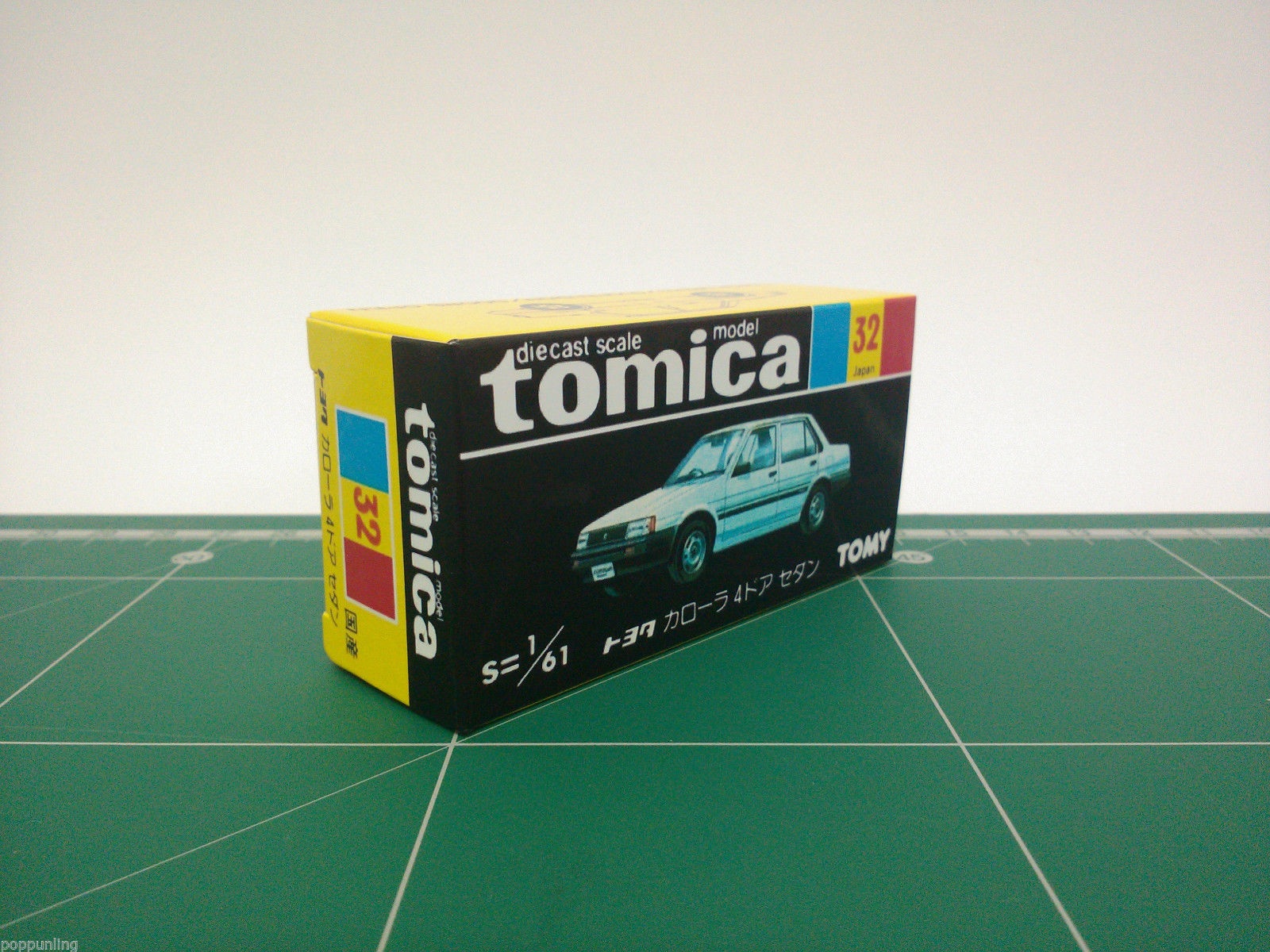 กล่องพิมพ์ Reproduction Box สำหรับ Tomica Black Box No.32 Toyota Corolla 4door Sedan (กล่องเปล่า, ไม่มีรถ)