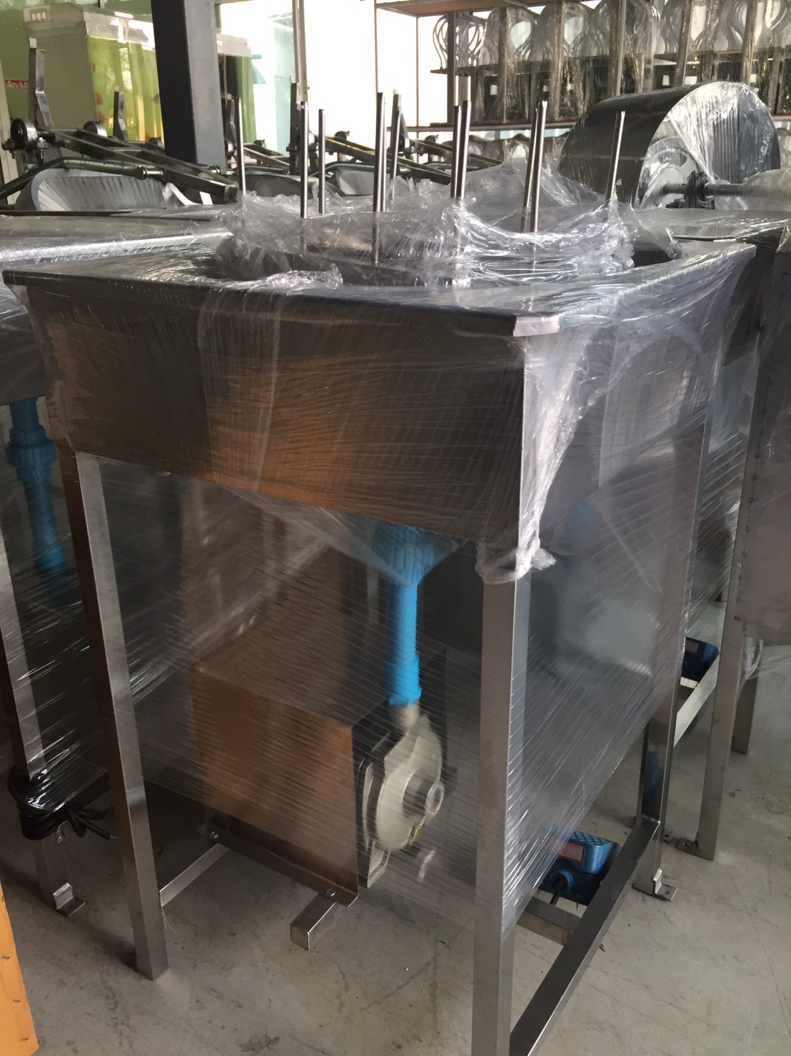 เครื่องล้างขวด24หัว(มีปั๊ม)