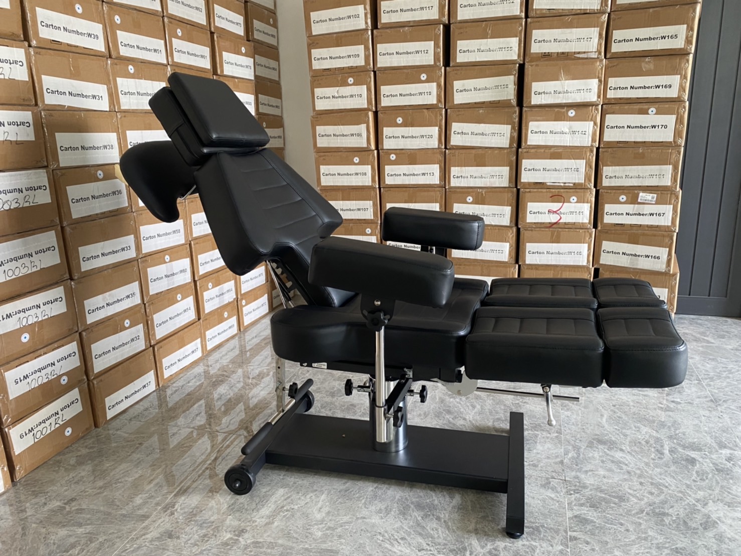Professional Tattoo Tattoo Chairs Transformer HYDRAULIC King size เตียงสักไฮดรอลิก รุ่น Transformer เตียงทรานสฟอร์เมอร์ King size Black