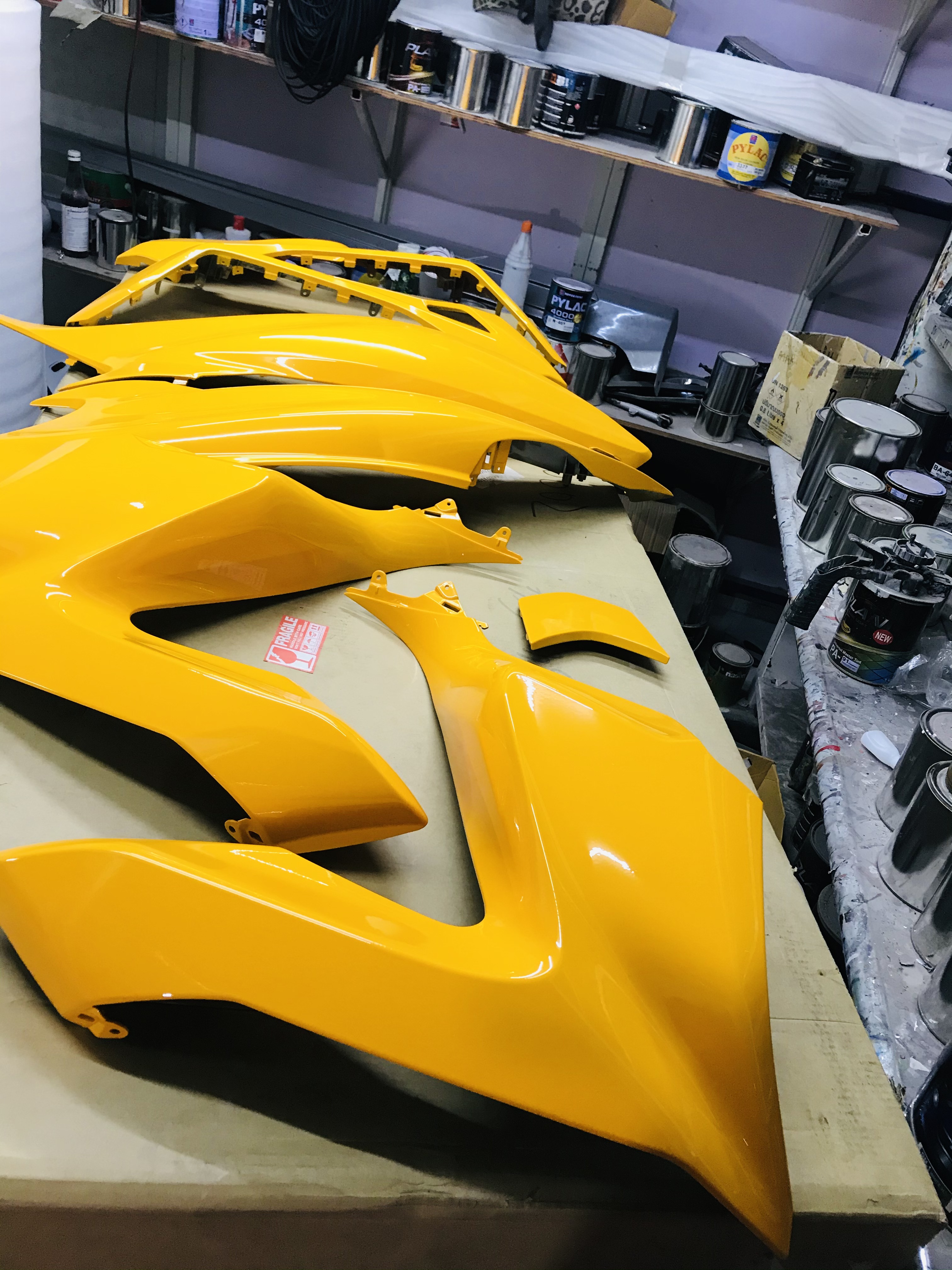 สีเหลือง อมส้ม