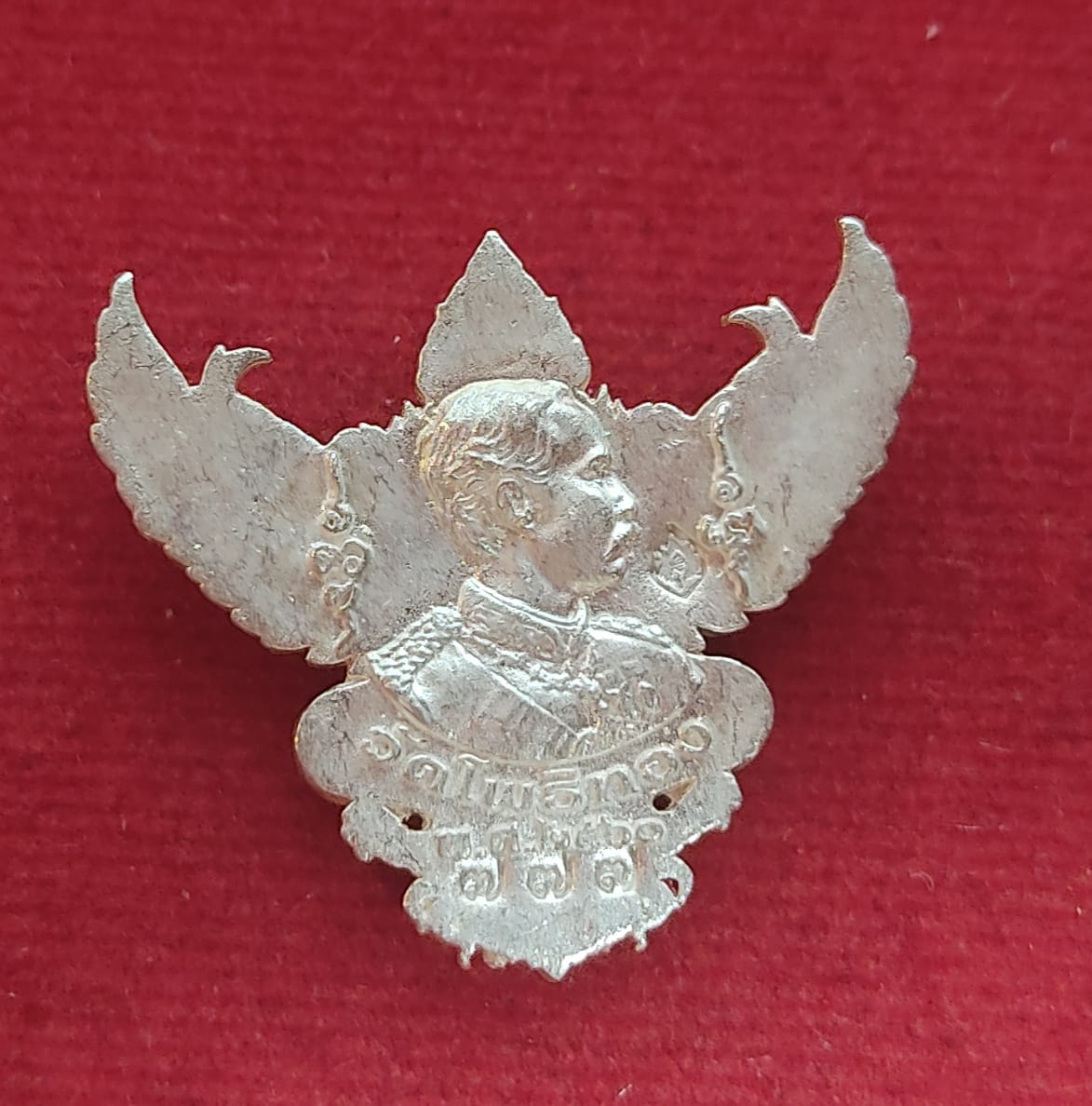 องค์พญาครุฑ รุ่นเปิดขุมทรัพย์ เนื้อเงินลงยาพิมพ์ใหญ่ เลข 777