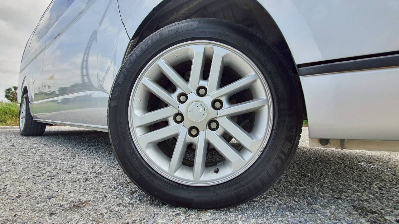 TOYOTA COMMUTER 3.0 A/T 2016