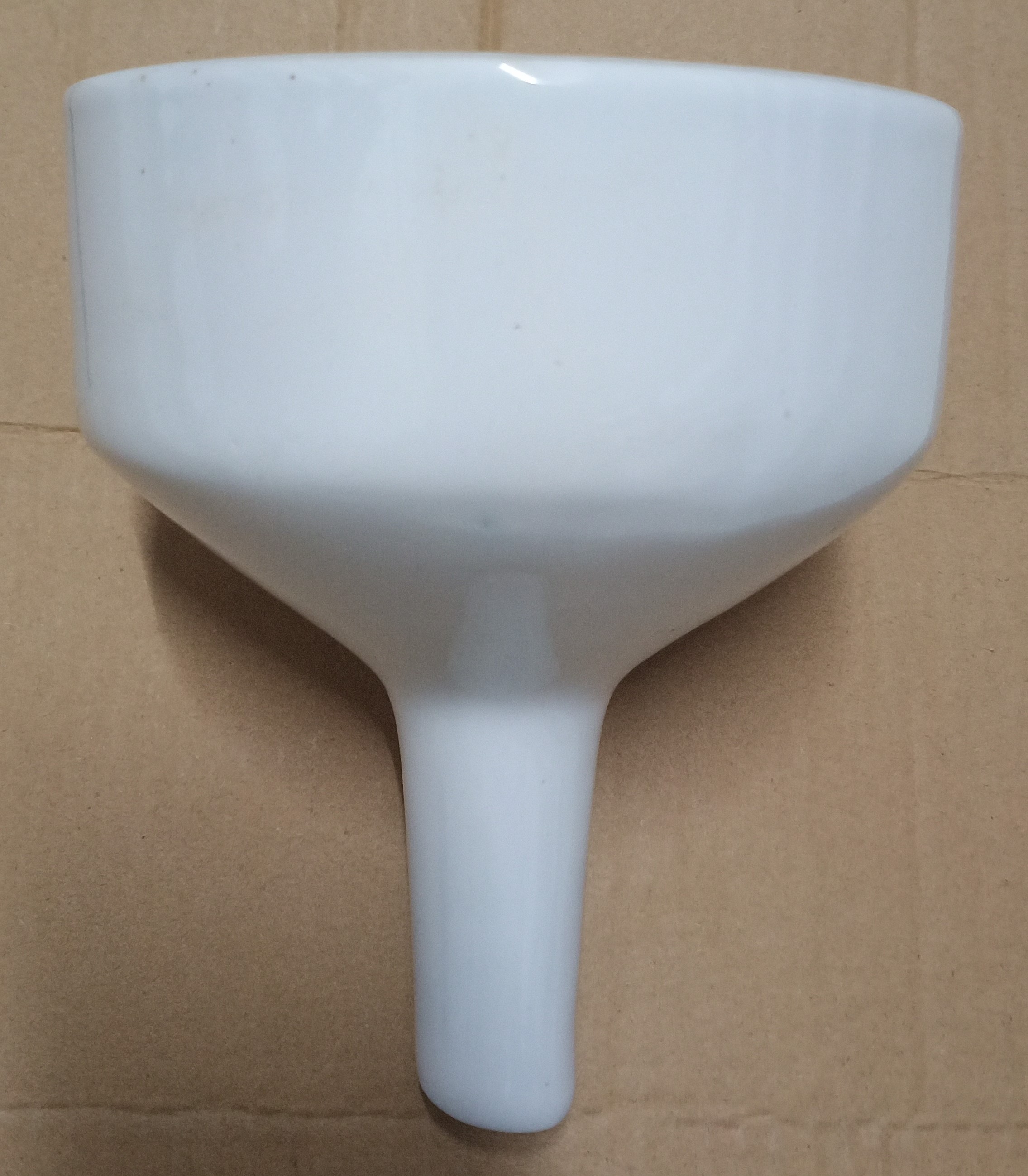 กรวยกรองบุชเนอร์ จีน ศก.ภายใน 125 mm Buchner Funnel Porcelain