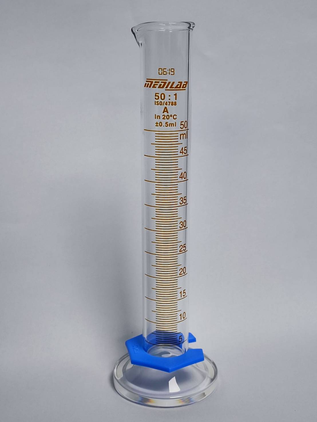 กระบอกตวงแก้ว ฐานกลม 50 ml "Medilab" Glass Measuring Cylinder