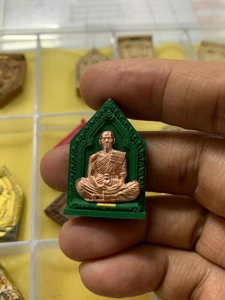 พระผงรูปเหมือน พิมพ์ห้าเหลี่ยม รุ่น ทองเหนือดวง หลวงพ่อทอง วัดบ้านไร่ ปี 2565 (พร้อมส่ง ยกลังซีนเดิม ของเเถมครบ)