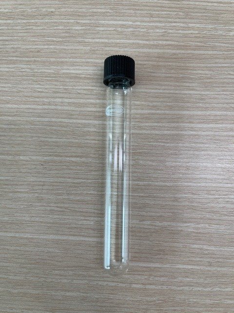 หลอดทดลองแก้ว 16x160 มม.ฝาเกลียวพลาสติกสีดำ Test tube w/ screw cap (Glassco)