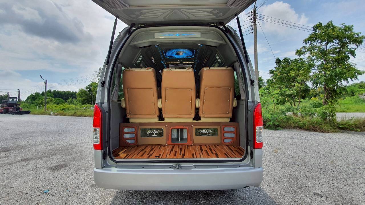 TOYOTA COMMUTER 3.0 A/T 2016