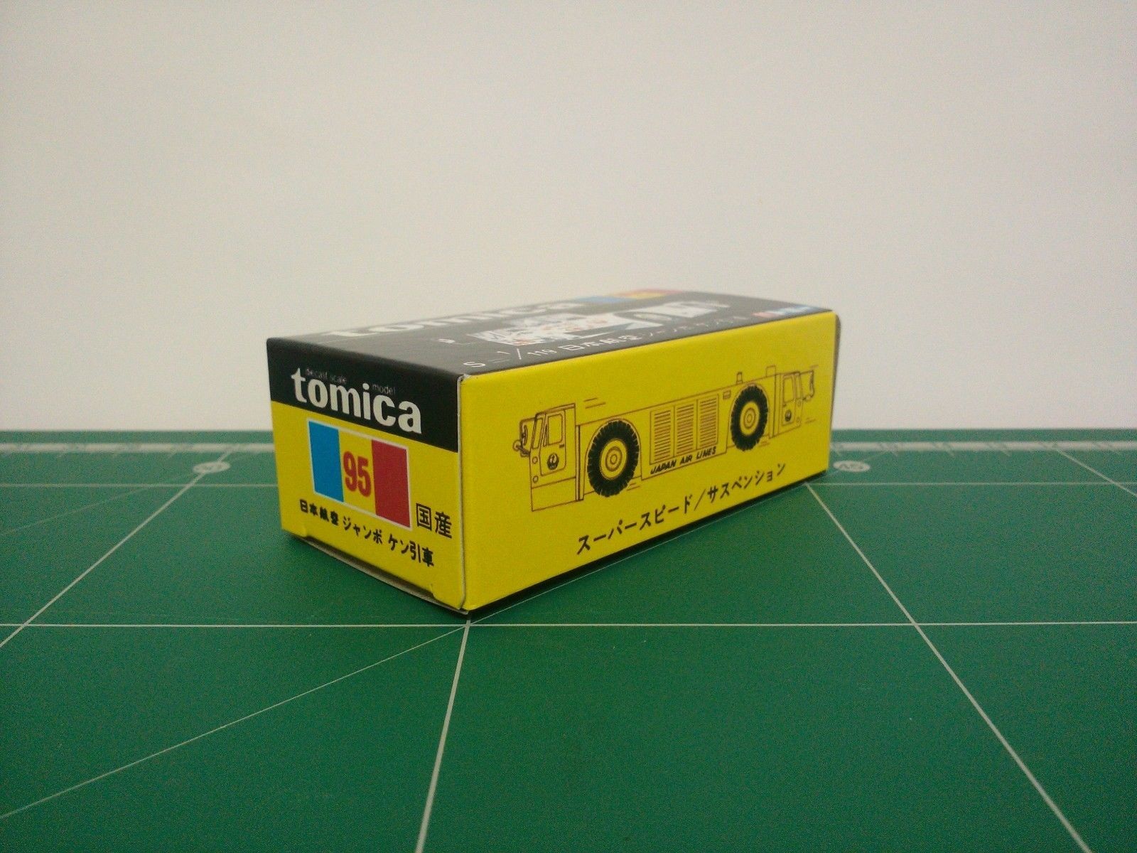 กล่องพิมพ์ Reproduction Box สำหรับ Tomica Black Box No.95 JAL B-747 Towing Tractor (กล่องเปล่า, ไม่มีรถ)