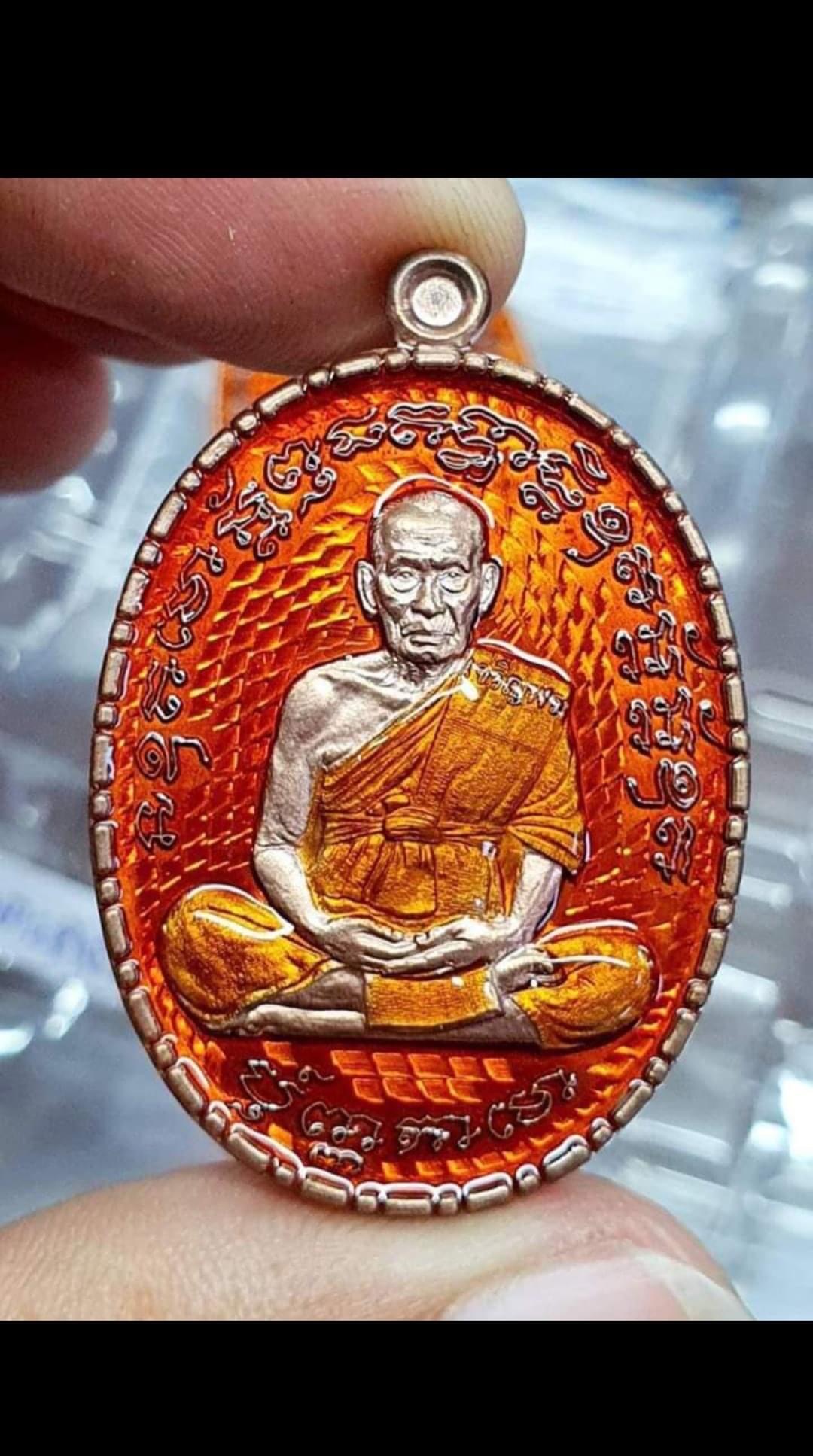 รุ่น เจริญพรกลาง สังฆาฏิ (ป๋อง สุพรรณ) ยกลัง