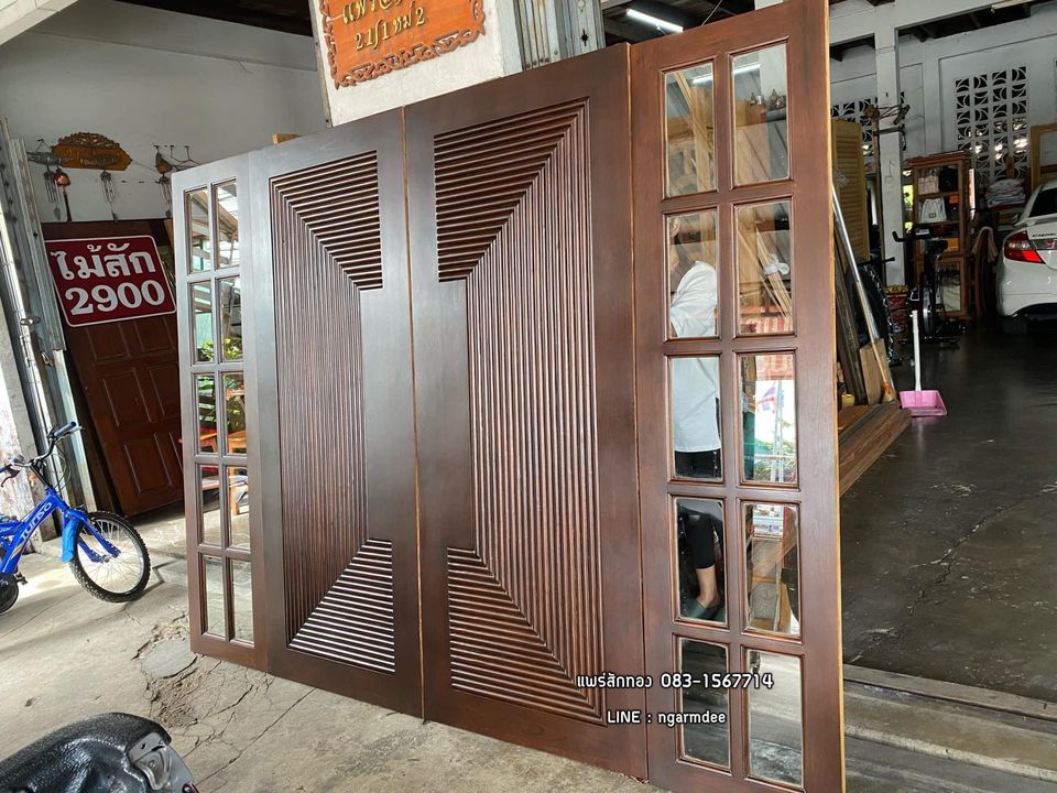 ประตูไม้สักบานคู่