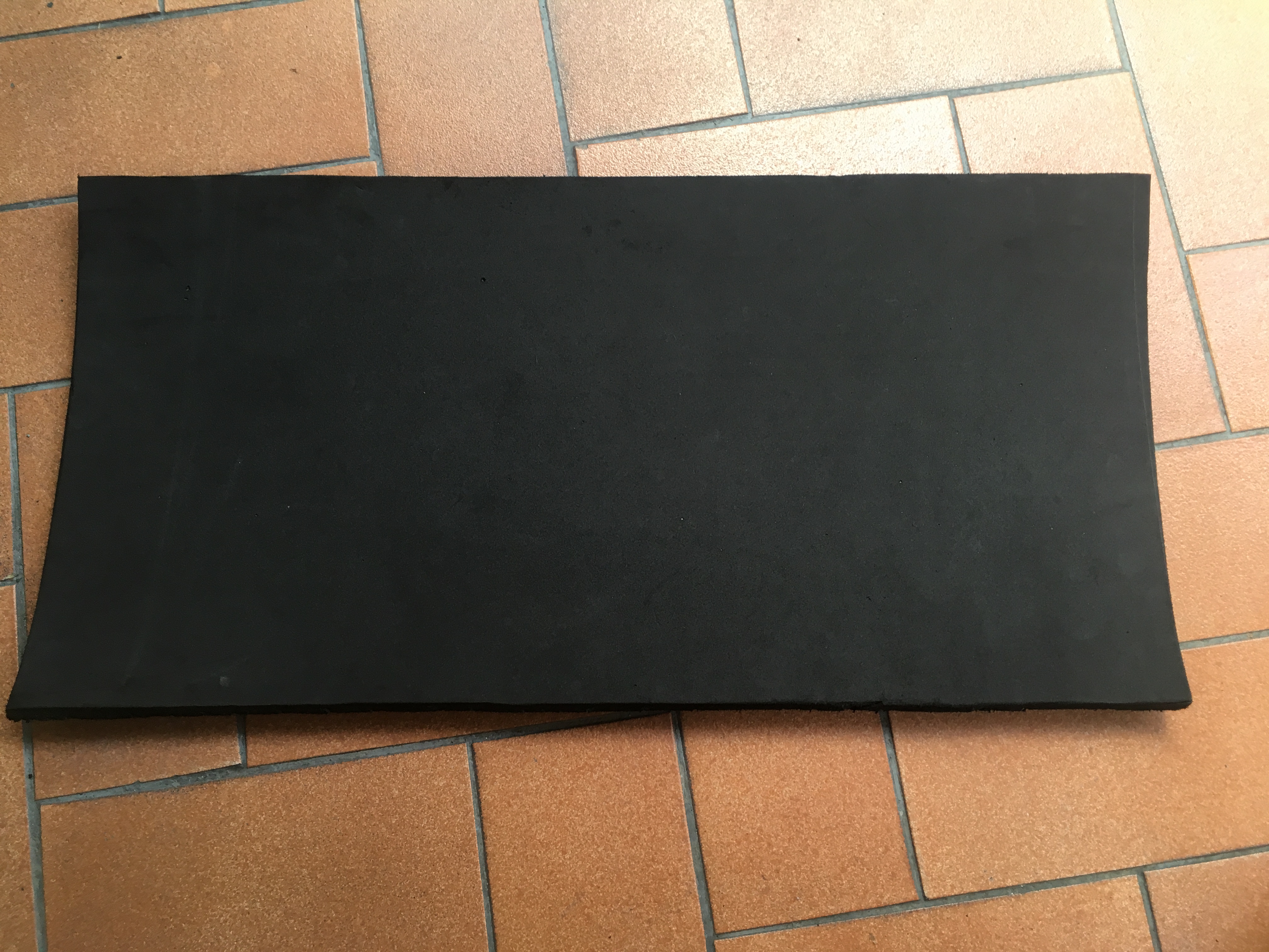 โฟมยางดำรองตู้ปลา 60cm x 30cm (แบบพอดีตู้ไซด์ 60cm)