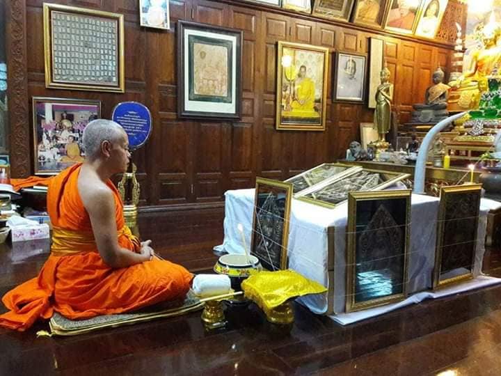 ขุนแผนพระอาจารย์ตี๋เล็ก "รุ่นพลังพุทธคุณ เสาร์ 5" ปี 61 เนื้อว่าน 108 ฝังหินพระธาตุ ตะกรุดทองแดงจารมือ