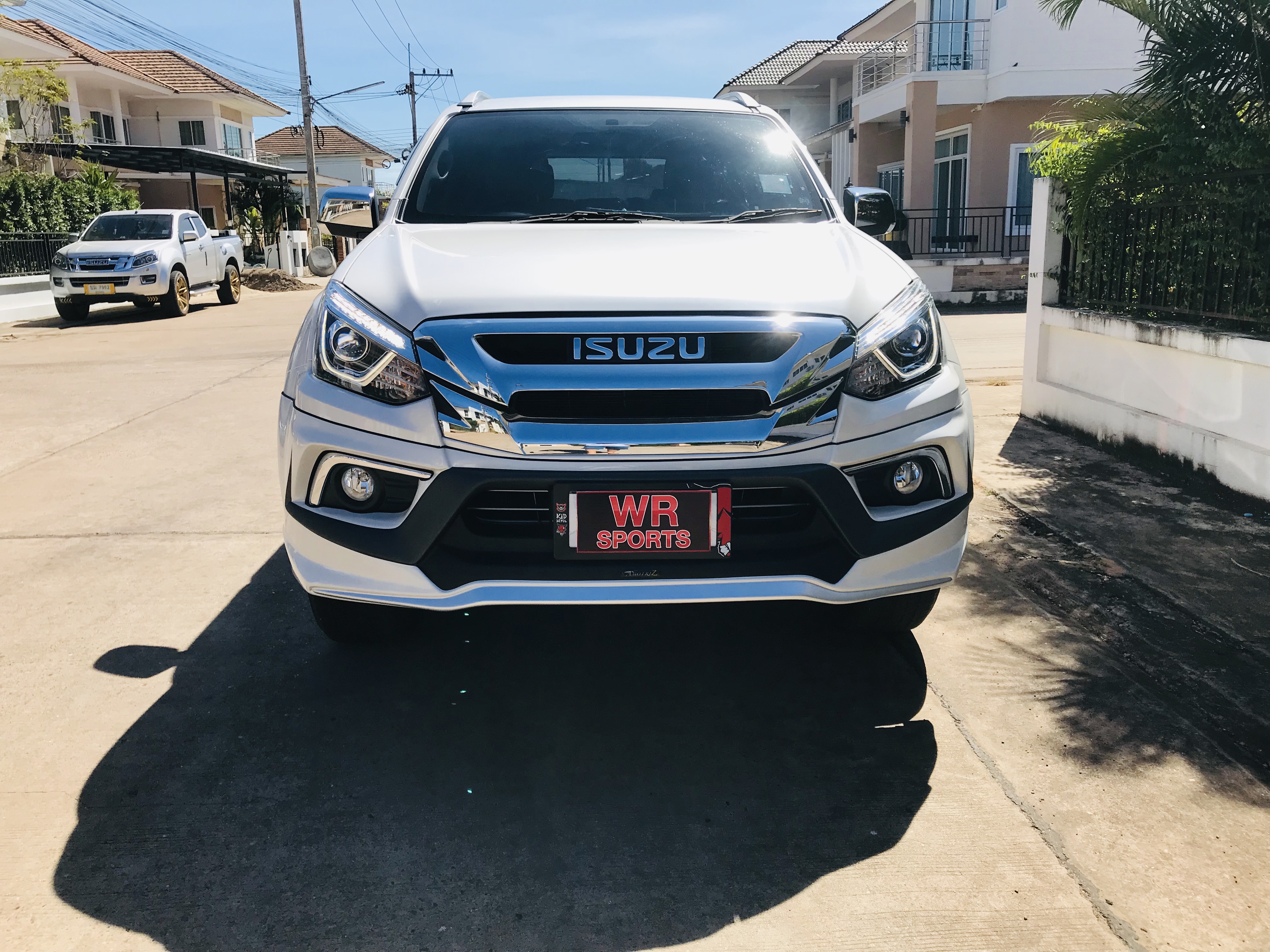 ชุดแต่งรอบคัน ISUZU - MU-X 2017 ทรง Amotriz