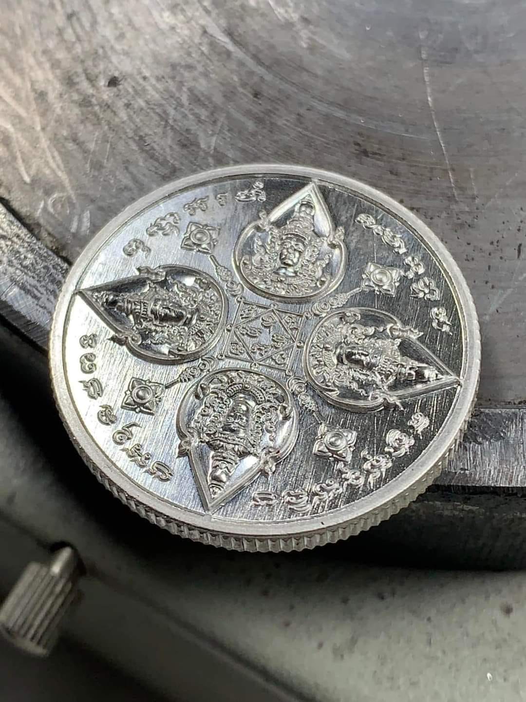 พรพระพรหม168 วัตถุมงคล เนื้อทองแดง/ทองทิพย์ พิมพ์ กลม/ใข่(มีพร้อมส่ง)